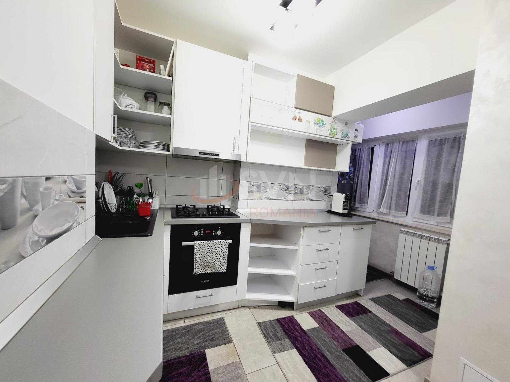 With 4 Rooms, Center Km Zero Bucharest, 4 Rooms, Minimum 4 Nights Apartament *