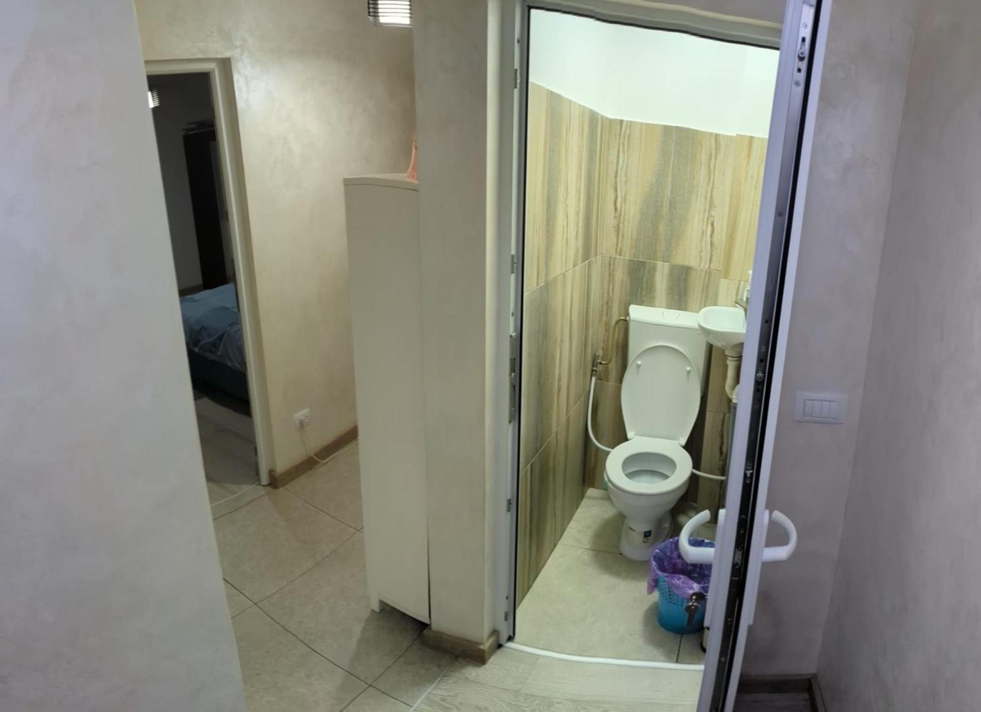 With 4 Rooms, Center Km Zero Bucharest, 4 Rooms, Minimum 4 Nights Apartment *