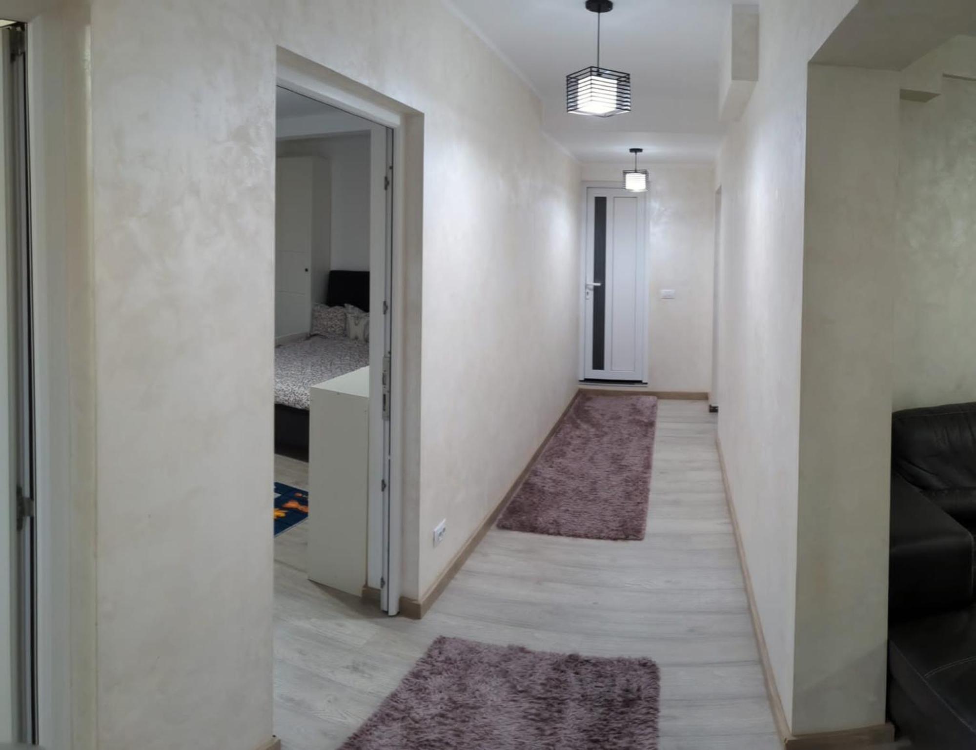 With 4 Rooms, Center Km Zero Bucharest, 4 Rooms, Minimum 4 Nights Apartament *